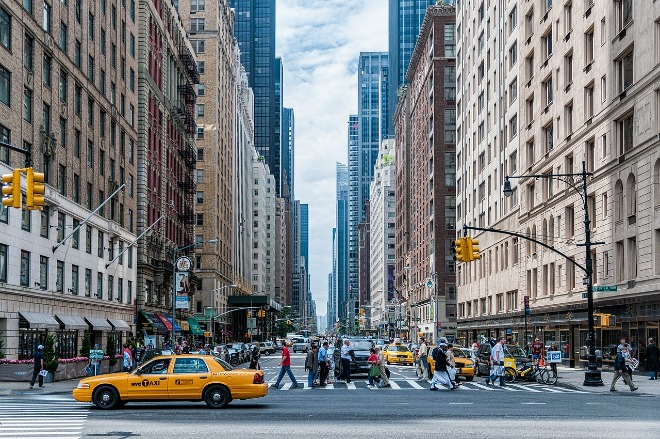 pedestrians-1853552_1280.jpg
