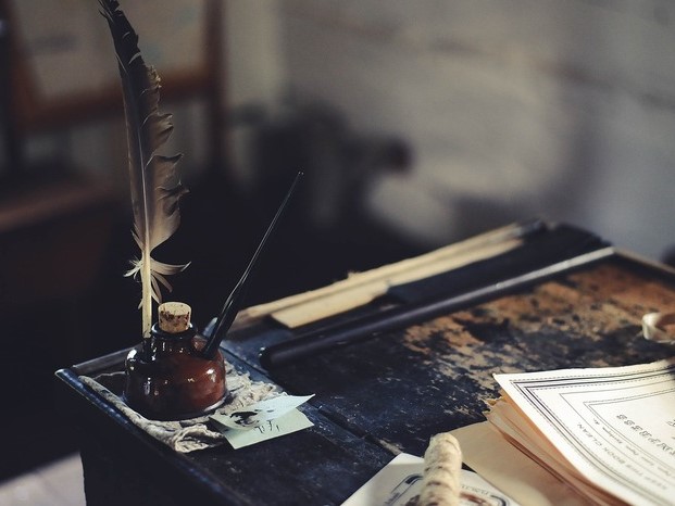 32928732_W7Pifolk_desk-1869579_1280_28129.jpg