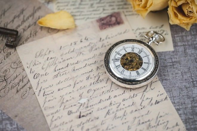 [크기변환]vintage-pocket-watch-7439233_1280.jpg