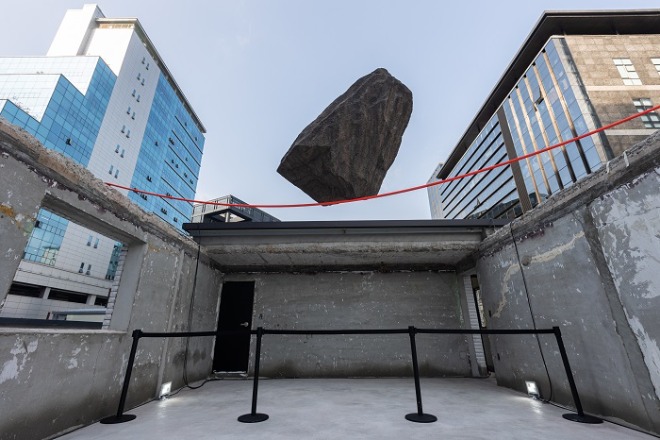 이태수-Stone Composition 023, 2023, 100 x 170 x 150 cm, Mixed Media photo by Art busan_edit.jpg