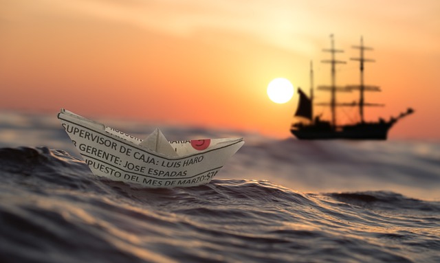 2038476082_yipaLlNM_paper-boat-3361172_640.jpg