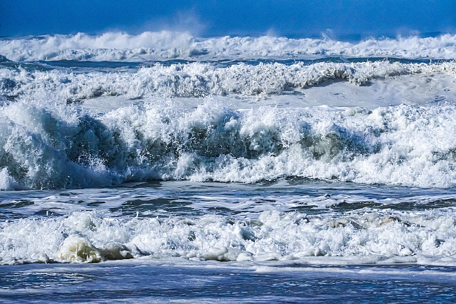 2041093160_PNyIvreF_waves-5720916_1280.jpg