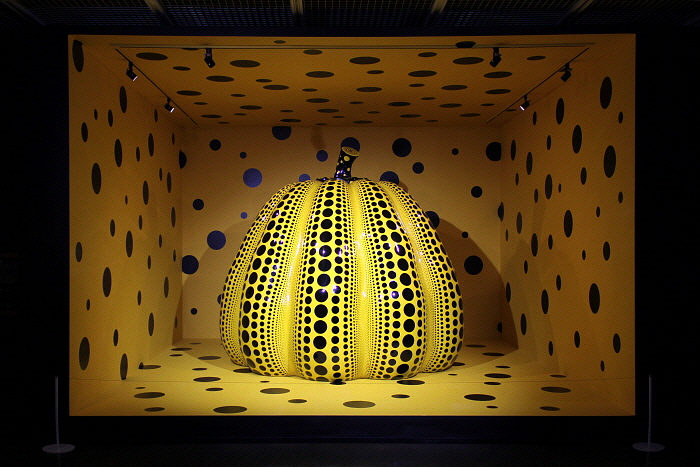 1_쿠사마 야요이, Pumpkin, 2010s, FRP (Fiberglass reinforced plastic), urethane paint, 270 x 270 x 270 cm.jpg