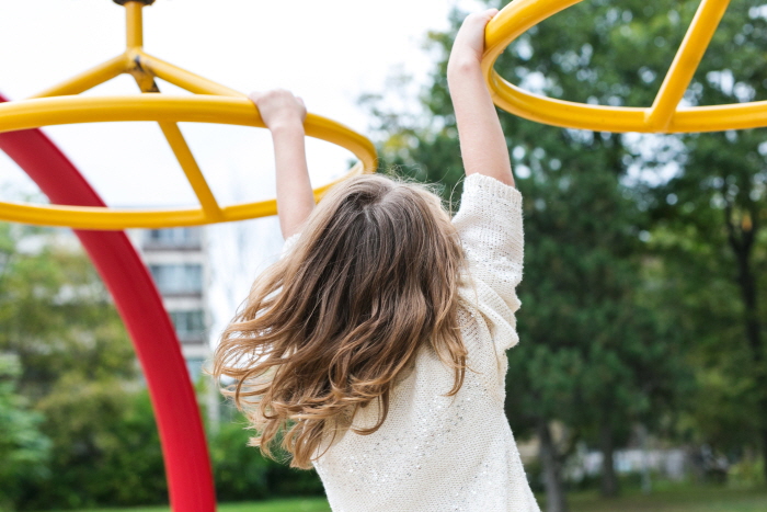 [크기변환]child-on-playground.jpg