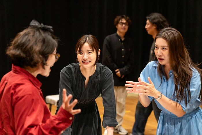연극 언더독 The Other Other Bronte_연습사진 (6).jpg