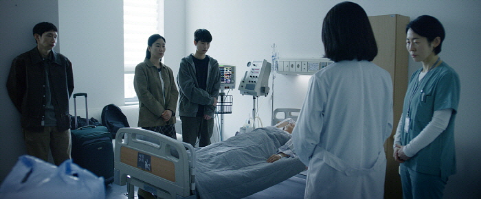 고당도 병실 장면.jpg