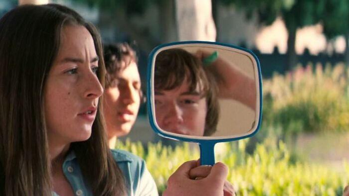 Alana Haim & Cooper Hoffman in Licorice Pizza; Paul Thomas Anderson, 2021_-2.jpg