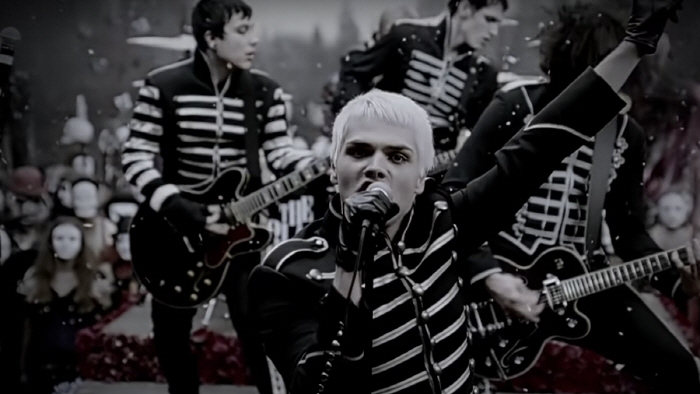 31569160_9Y1kBsvU_5BED81ACEAB8B0EBB380ED99985D5BED8FACEBA7B7EBB380ED99985Dmy-chemical-romance-black-parade.jpg