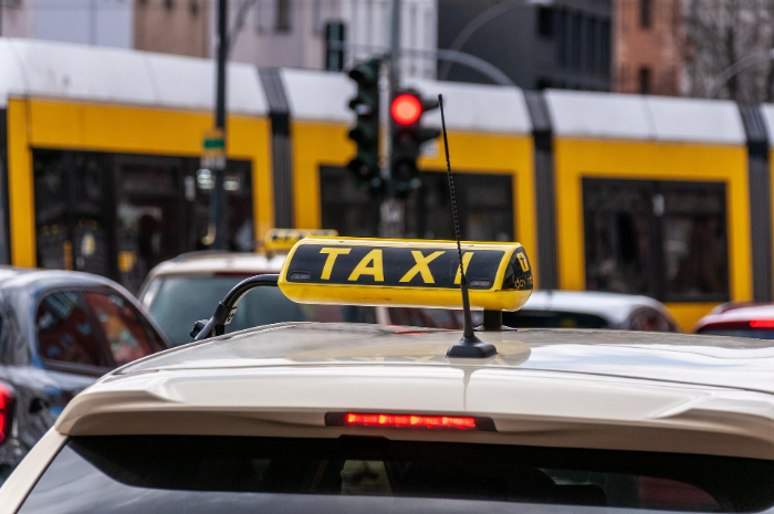 wal_172619-taxi-7856666_1920.jpg