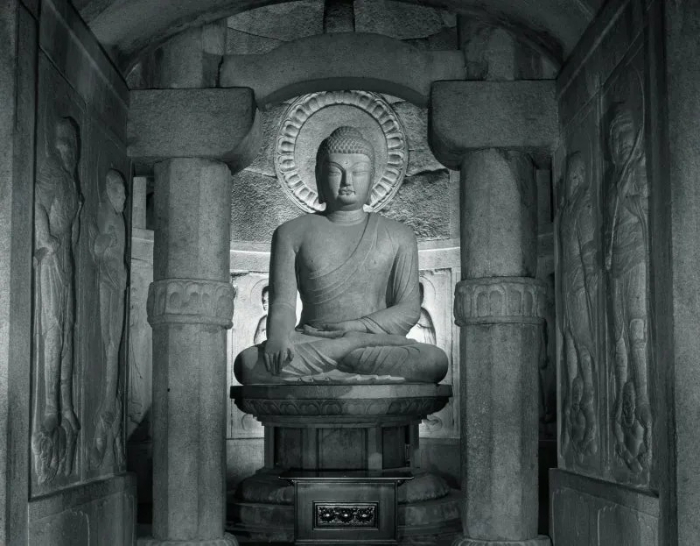 석굴암 본존불상.jpg