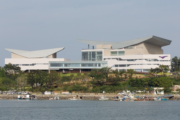 통영국제음악당 전경2ⓒDAELIM.jpg