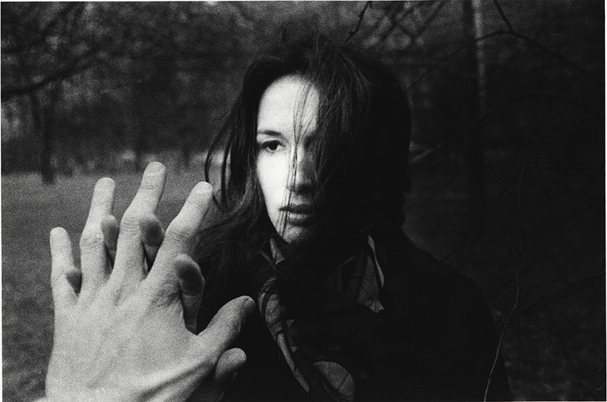 2009299544_48LPCtHk_A8CF_Ralph_Gibson_Untitled2C_Gelatin_Silver_Print2C_40_6A1BF50_8cm2C_1970.jpg