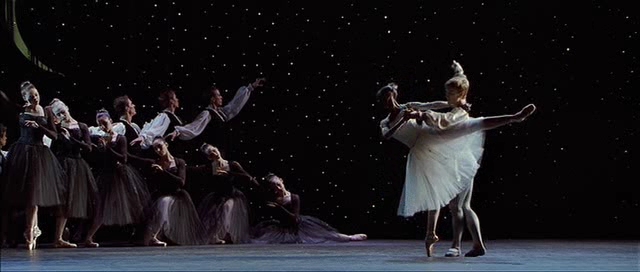 center stage.2000.dvdrip.ac3.5.1ch.cd2-ag.avi_001892652.jpg