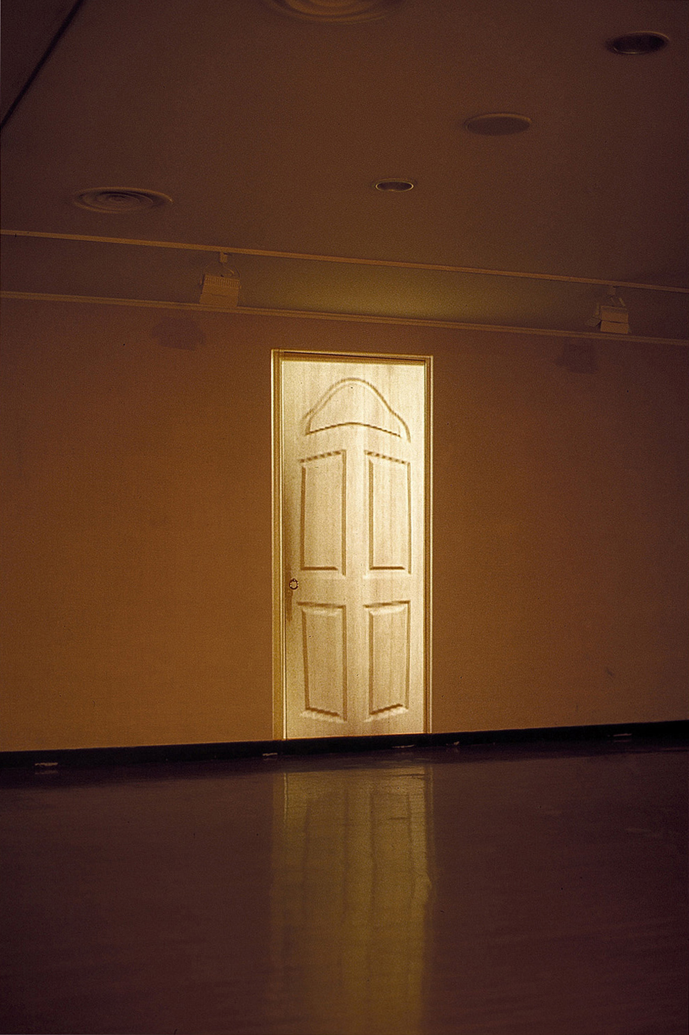 금민정, 숨 쉬는 문, 2006, 3D 애니메이션, 소리, 비디오 설치, 가변크기.jpg
