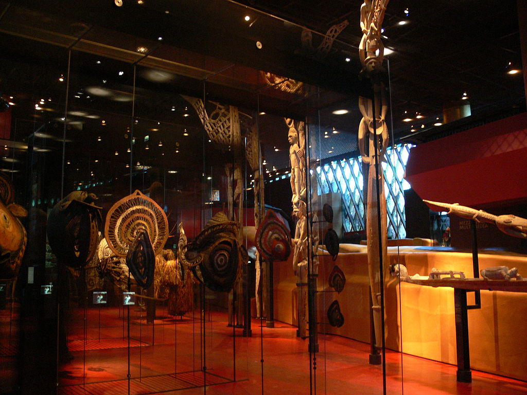 1024px-Quai_Branly_exhibit_05.jpg