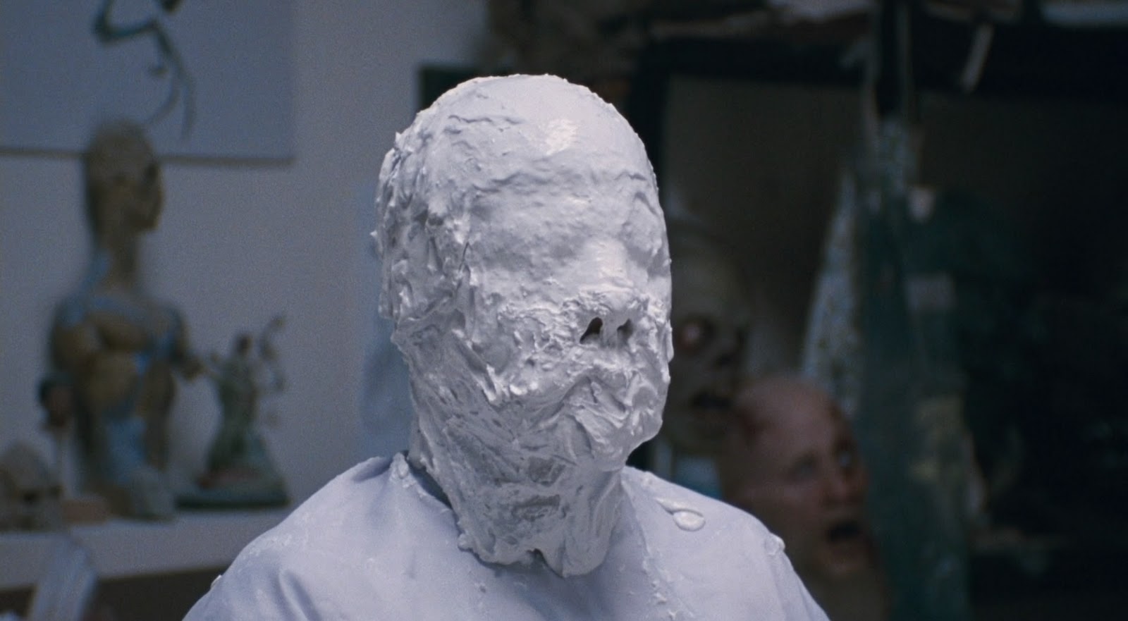 Somewhere.2010.BluRay.1080p.DTS.x264-CHD.mkv_snapshot_00.38.15_[2011.01.13_03.39.00].jpg