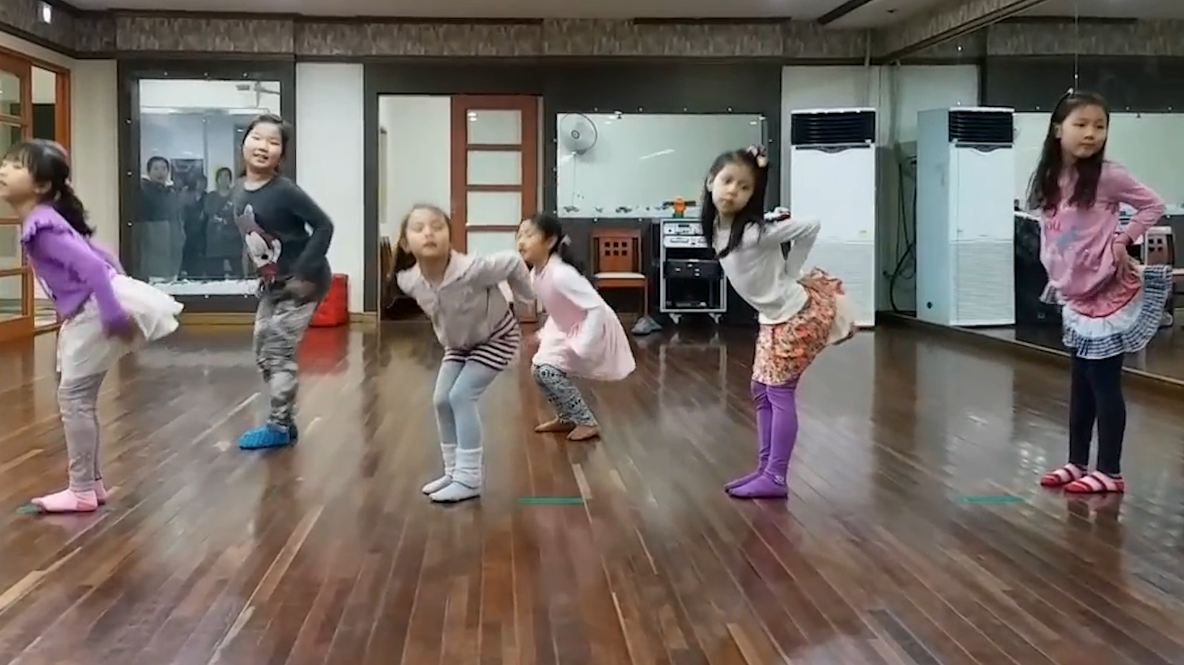 박가인_2015-애국댄스_single-channel-video_04’00”_2015.jpg