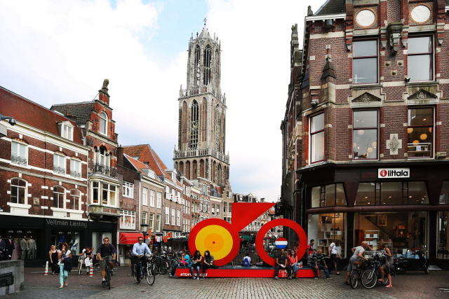 Grand%20Velo%20op%20Stadhuisbrug%20(Menno%20Ringnalda).png