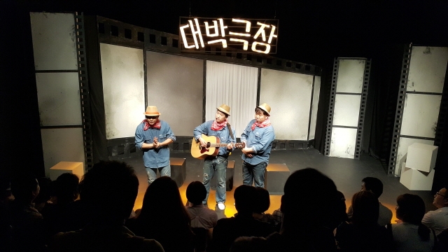 기타치는사진.jpg