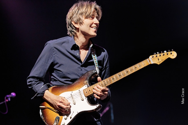 Eric_Johnson_5416b-Max-Crace.jpg