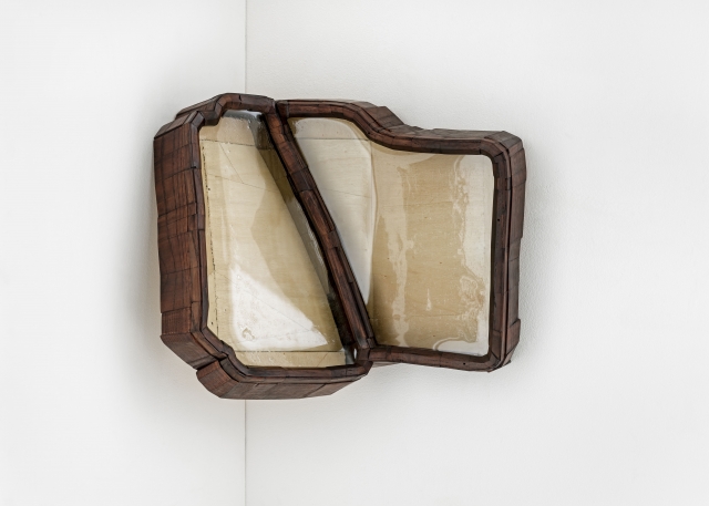 2. 박원주_Smoothing Diptych No. 0315_slumped glass. wood_36x32x24cm_2015.jpg