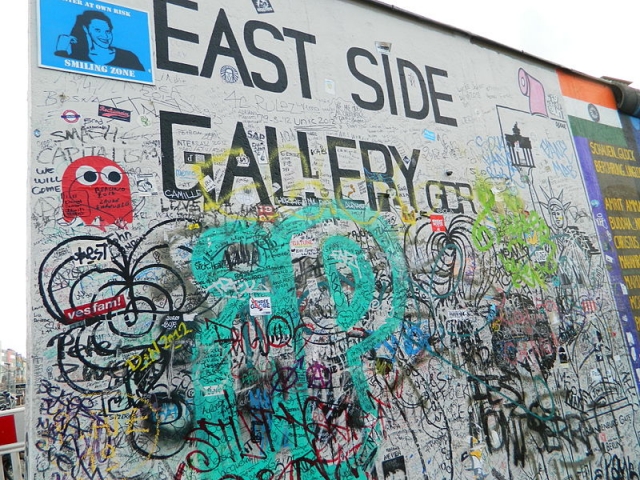 800px-Berlin_Wall6233.JPG