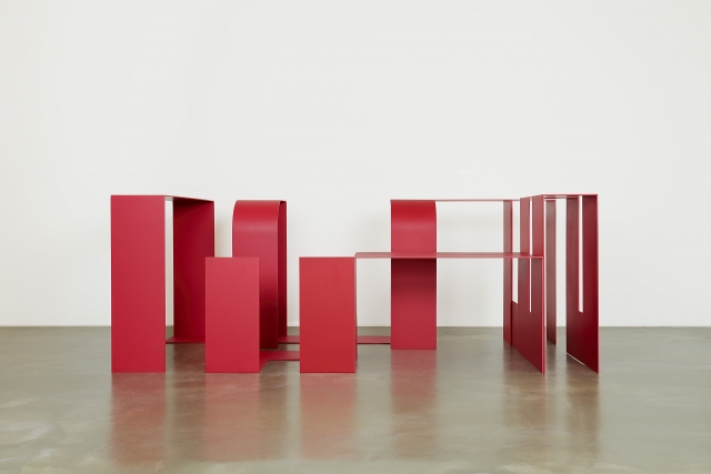 1. 이은우_Red Stripes_ urethane paint, steel_180x66x88cm_2016.jpg