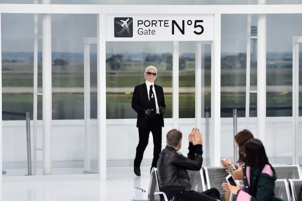 designer-karl-lagerfeld-at-chanels-airline-themed-spring-summer-2016-runway-show.jpg